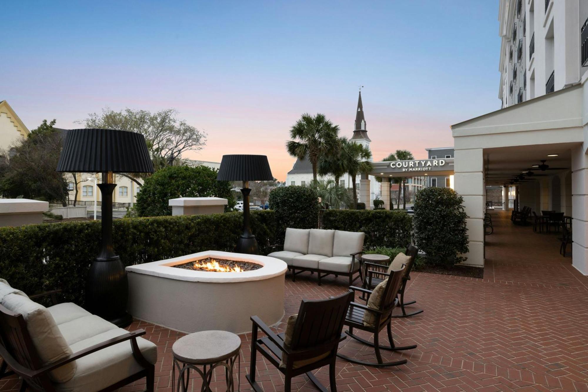 Courtyard By Marriott Charleston Historic District Hotell Exteriör bild